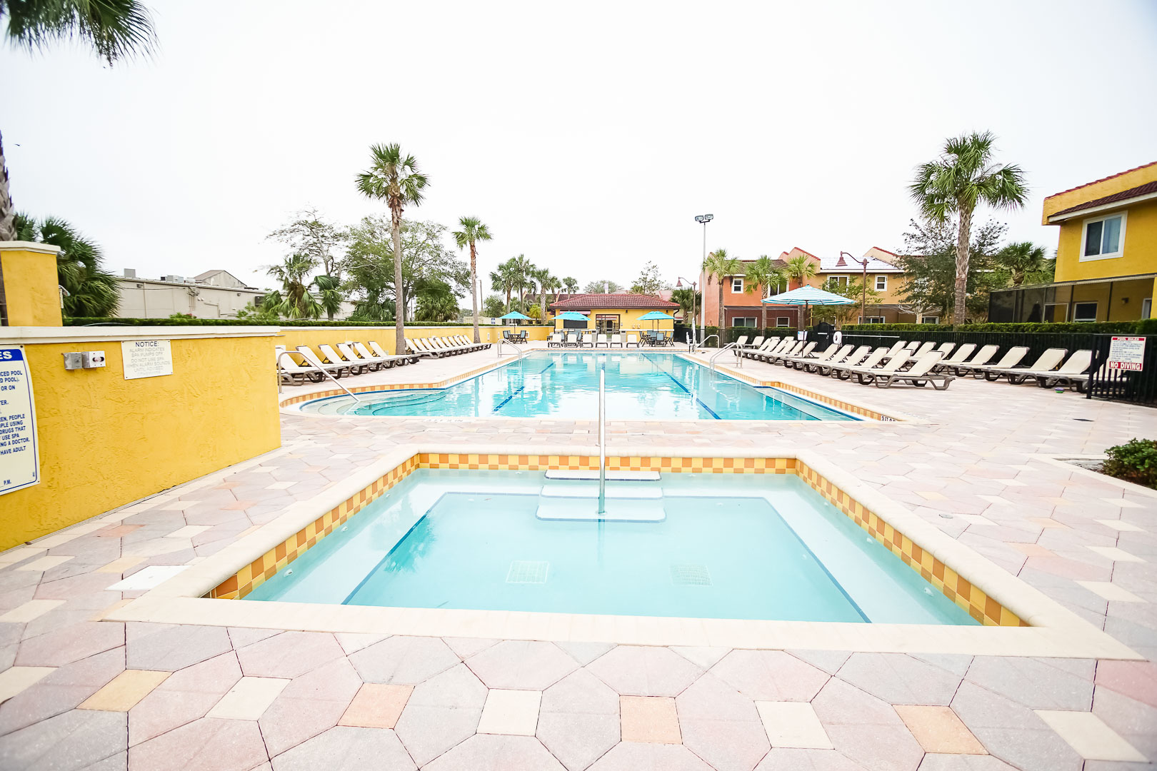 A vast view of the outdoor swimming pool and jacuzzi at VRI's Fantasy World Resort in Florida.